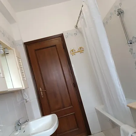 Casa Latiini B Apartmán *